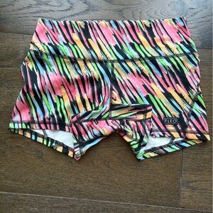 Fleo apex contour shorts